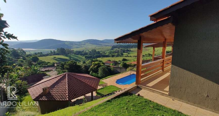 'Espetacular Casa em Condomínio Fechado: 4 Suítes, Área Gourmet, Piscina e Vista Inigualável!'