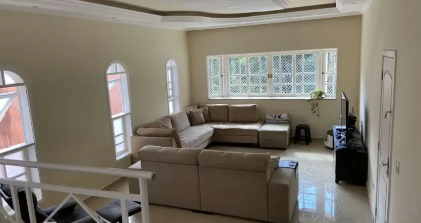 'Espetacular Sobrado de Luxo em Condomínio Exclusivo: Tranquilidade e Sofisticação nos Alpes da Cantareira!'
