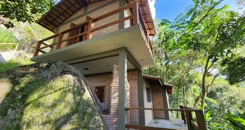Chalé na montanha com acabamento rustico, muita paz e ar puro para a sua familia