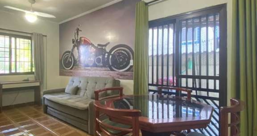 Apartamento Garden com quintal privativo localizado a 350 metros da praia do Caiçara.