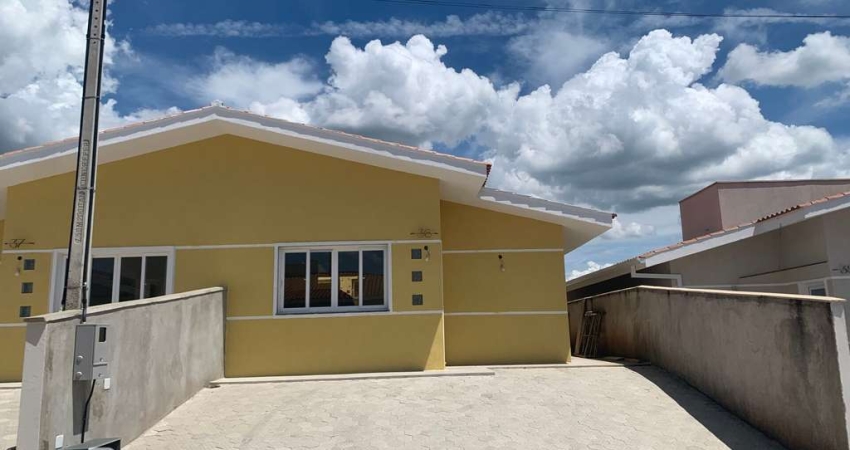 Casa terrea em condominio com 3 dorms e duas vagas na cidade de Bom Jesus dos Perdões