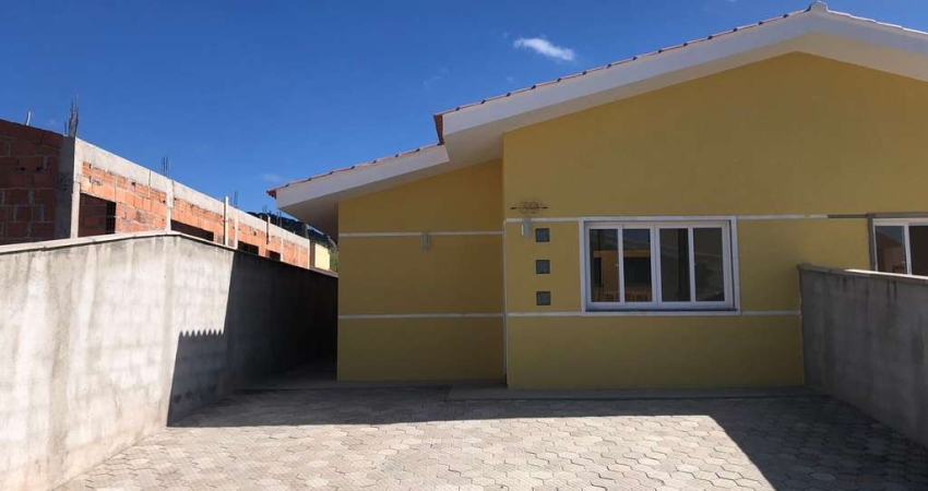 Casa térrea de condominio com 3 dormitórios sendo uma suite, duas vagas e quintal - A VENDA!!!