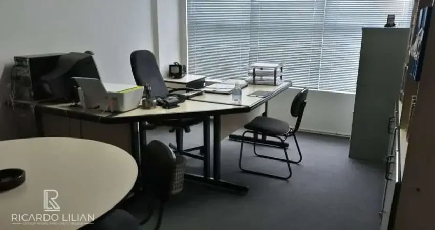 Sala comercial com 30 m² mobiliada e com uma vaga de garagem proximo ao metro largo treze