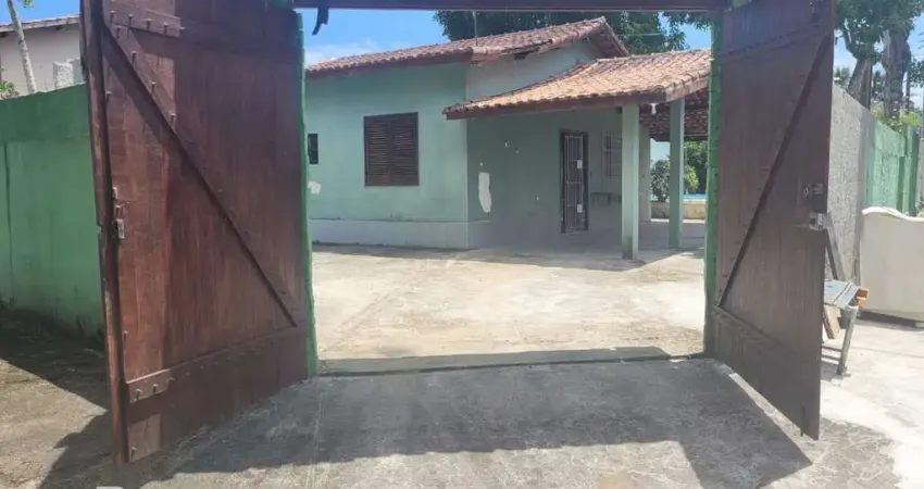 Casa de esquina em caragua com 3 dormitorios e piscina a venda.