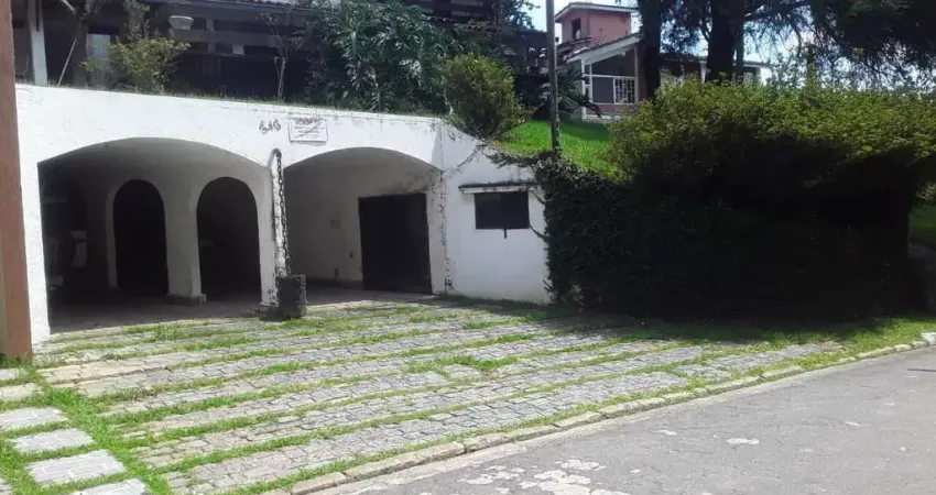 A venda!!! casa em condominio com 3 dormitorios sendo uma suite, piscina e 4 vagas cobertas.