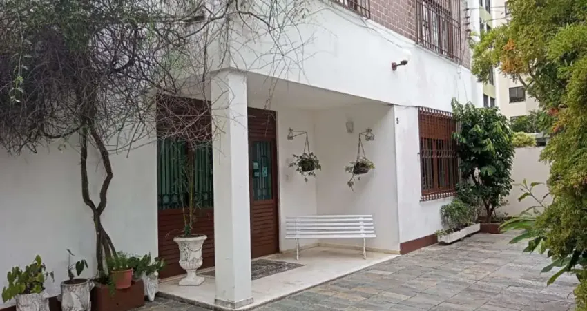 Aluguel de Imóvel Exclusivo: Casa de 3 quartos no Jardim Apipema, Salvador-BA, com 610m² e 5 vagas de garagem