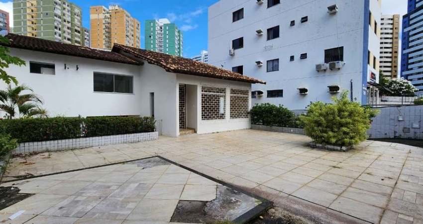 Casa Comercial na Pituba, Salvador-BA: 5 Quartos, 3 Suítes, 5 Salas, 6 Banheiros, 4 Vagas e 421 m². Venha Conferir!