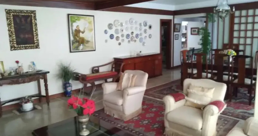 Apartamento à venda na Graça, Salvador-BA: 4 quartos, 1 suíte, 2 salas, 4 banheiros, 1 vaga de garagem, 200m² de área.