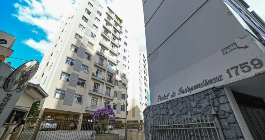 Apartamento totalmente reformado, com 2 quartos e 1 vaga de garagem