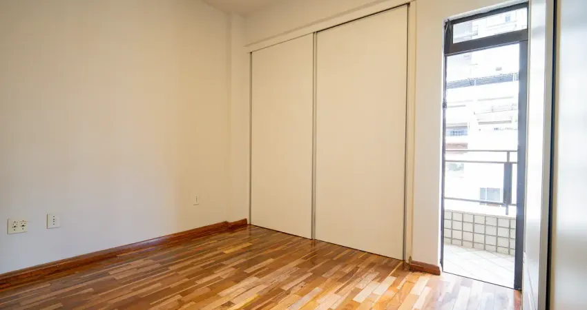 Cobertura com 3 quartos no cascatinha, com 3 lances de escada, rua plana