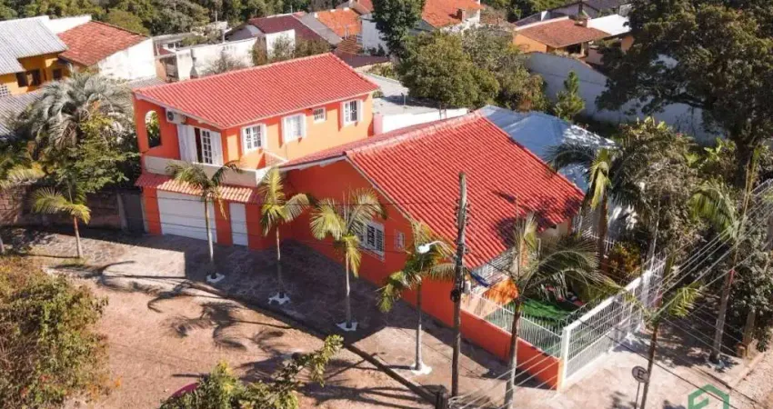 Casa com 3 quartos à venda na Rua Alfredo Varela, Teresópolis, Porto Alegre