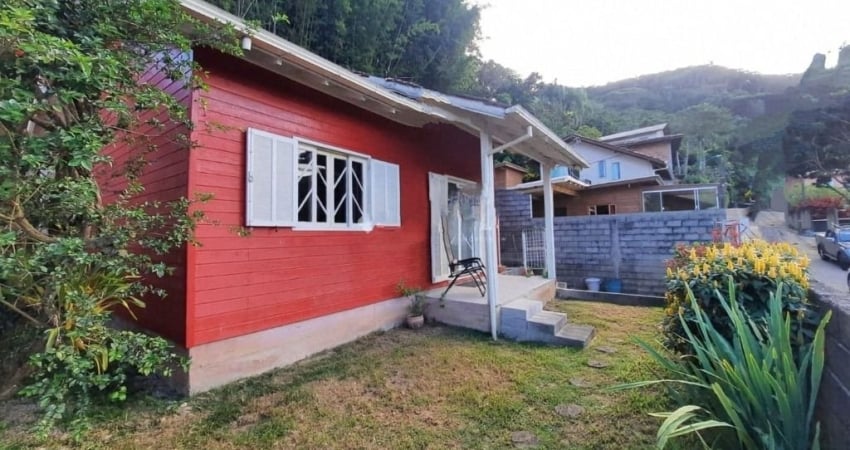 Casa Pré-Fabricada na Armação do Pântano do Sul  Tranquilidade e Proximidade das Praias.