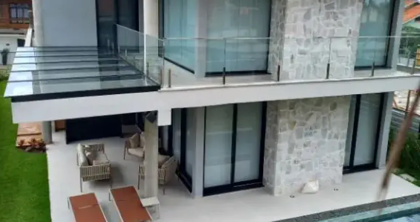 Exclusividade Alto Padraõ. Rua sem saída próximo a Praia Campeche
