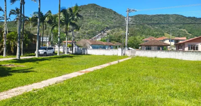 Imóvel de 4.000 mt passível de lojas comerciais e prédio multifamiliar.