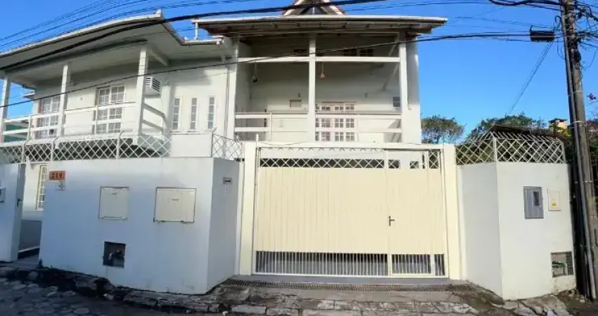 Casa com 2 quartos à venda na Servidão Vassourinha, 98765, Rio Tavares, Florianópolis