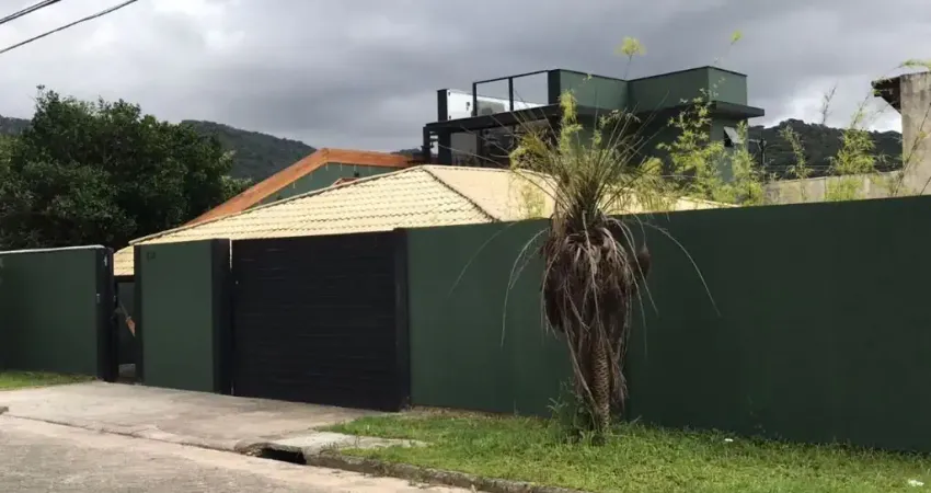Casa térrea encantadora com apartamento anexo e vista panorâmica no campeche