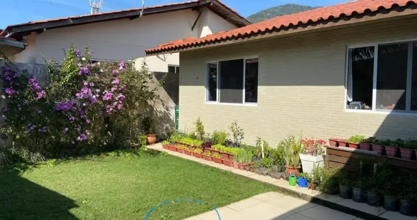 Residência que reúne estilo e charme em um dos bairros mais icônicos de florianópolis