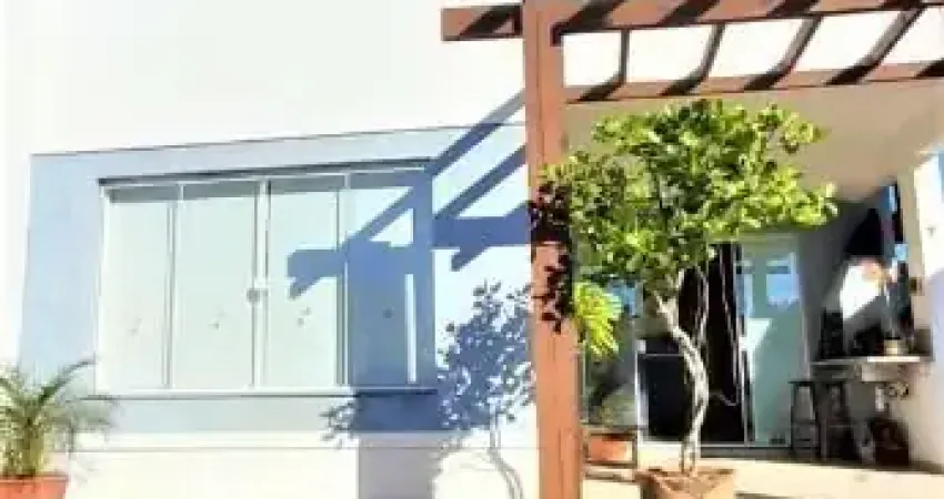 03 dormitórios sendo 01 suíte + sótão com vista mar na praia dos açores