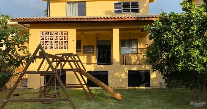 Aconchegante casa com 228,85mts sendo 6 dormitórios no Campeche