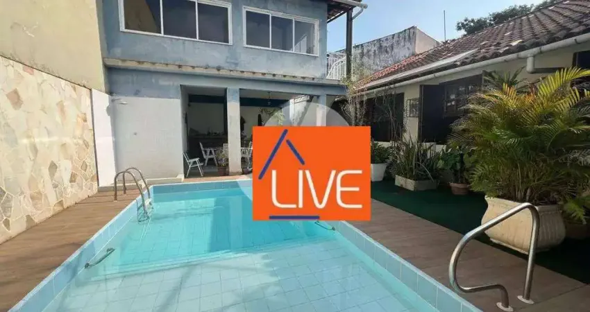 Casa com 4 quartos, suíte, piscina e 4 vagas de garagem  à venda  por 204 m² por R$ 850.000 - Piratininga - Niterói/RJ