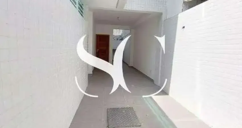 Vende-se casa de 03 dormitórios no bairro do Campo Grande em Santos - Sobreposta Duplex
