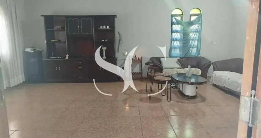 Vende-se casa de 03 dormitórios sendo i suíte no Jardim Guassu em São Vicente - SP