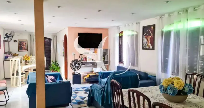 Vende-se casa de 02 dormitórios com churrasqueira e piscina no bairro de Aparecida em Santos.
