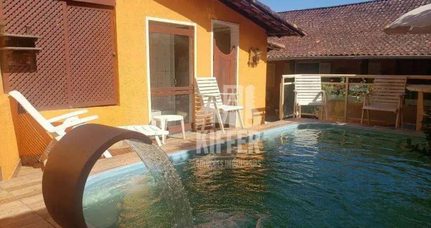 Casa linear na região oceânica – 3 quartos, lazer completo e vista serra