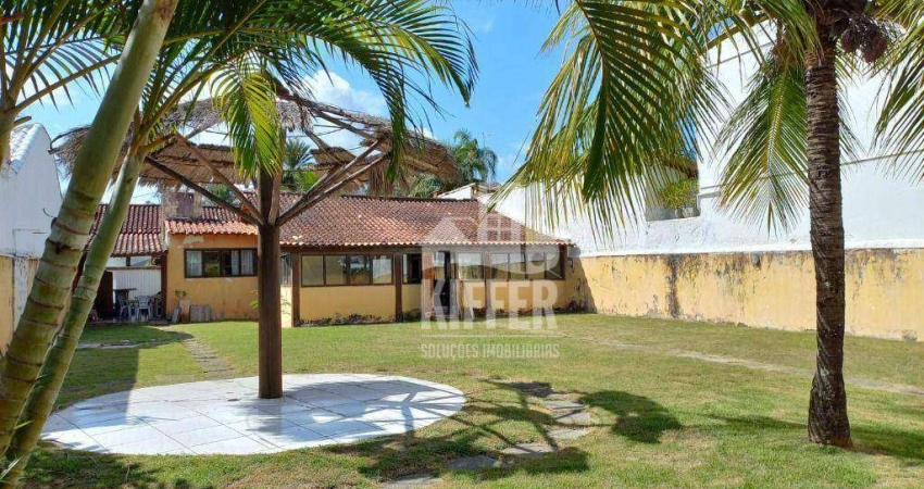 Casa em Camboinhas a 70m da Praia — Terreno Amplo com Vista Mar