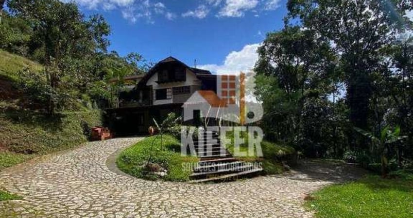 Sítio de 25.000m² em Condomínio Fechado na Serra de Friburgo – 3 Suítes, Piscina e Sauna