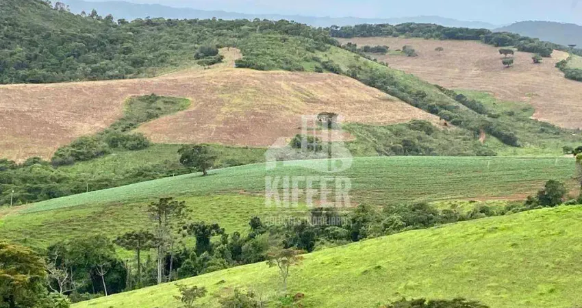 Fazenda com 3 suites à venda, 1740000 m² por R$ 3.250.000 - Aiuruoca - Aiuruoca/MG