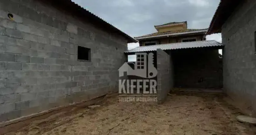 Casa com 2 Quartos, 1 Suíte, a 10 Min da Praia – Acabamento Fino, Rua Asfaltada