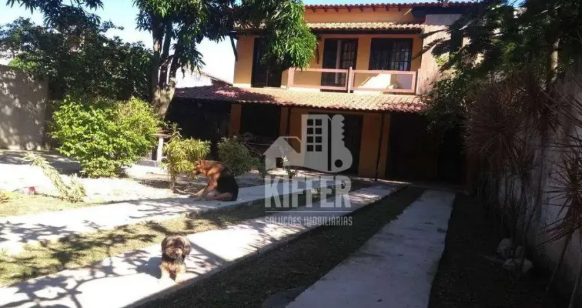 Casa com 4 quartos à venda, 220 m² por R$ 680.000 - Itaipu - Niterói/RJ