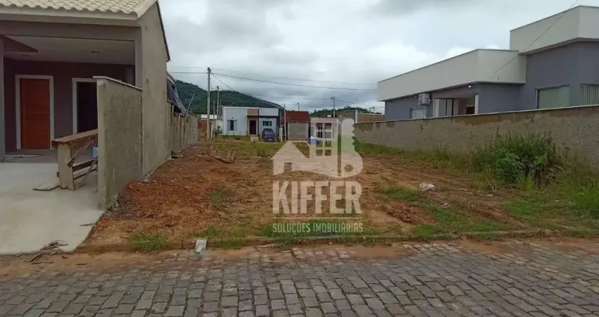 Terreno plano em condomínio com lazer e segurança – 240m² em maricá