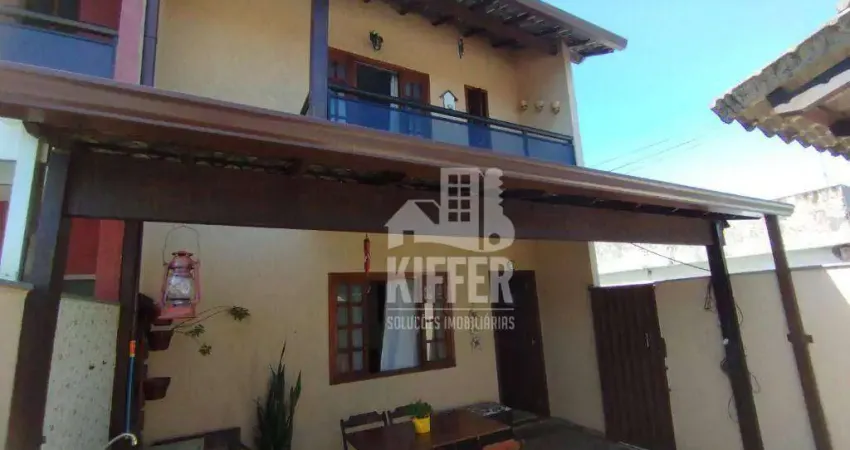 Casa duplex colonial com suíte e varanda gourmet em rua tranquila