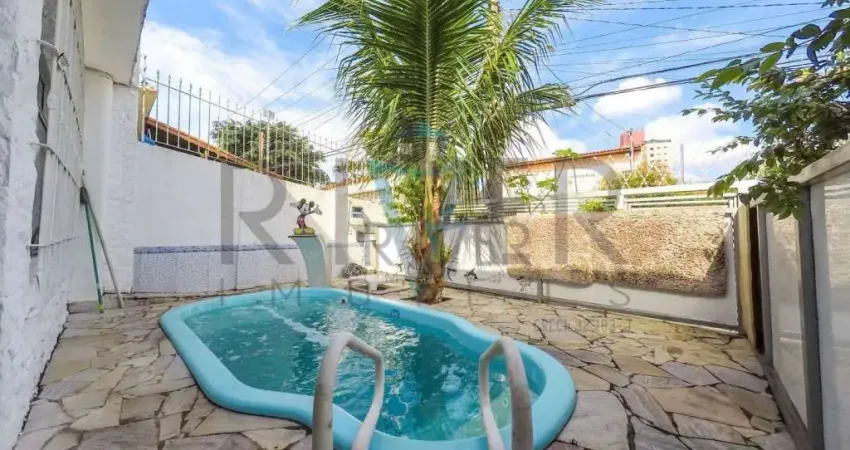 Casa térrea com piscina no Centro de Poá/SP; 3 quartos (1 suíte); 3 vagas