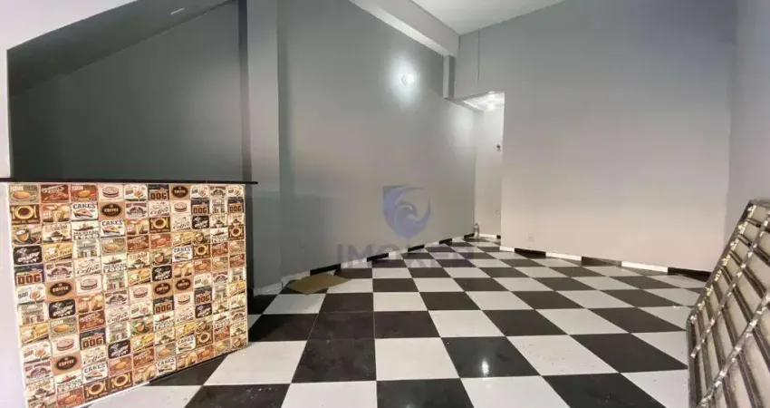 Salão comercial na Av. Lucas Nogueira Garcez, Poá/SP; 25 m²; 3 m de pé direito; banheiro; copa; porta de aço automática.