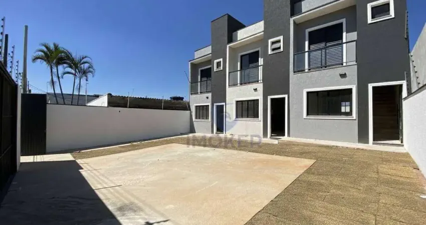 Sobrado dentro de villagio; mogi das cruzes/sp; 2 suítes com sacada; 2 vagas; sala e cozinha integradas; quintal; acabamento completo.