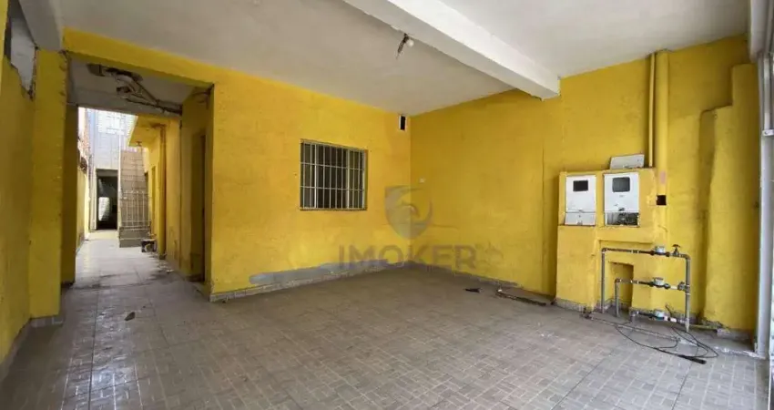 Sobrado individual/ quintal compartilhado; 2 dormitórios (1 suíte); 2 banheiros; sala de estar e jantar; cozinha; área de serviço coberta; 1 vaga.