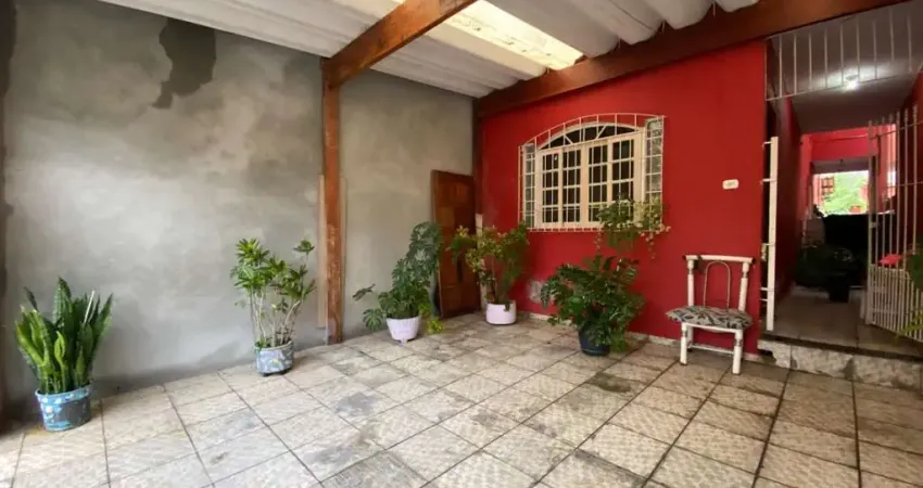 Sobrado em poá/sp; 3 dormitórios (1 suíte); 2 banheiros; 2 vagas cobertas; quintal.