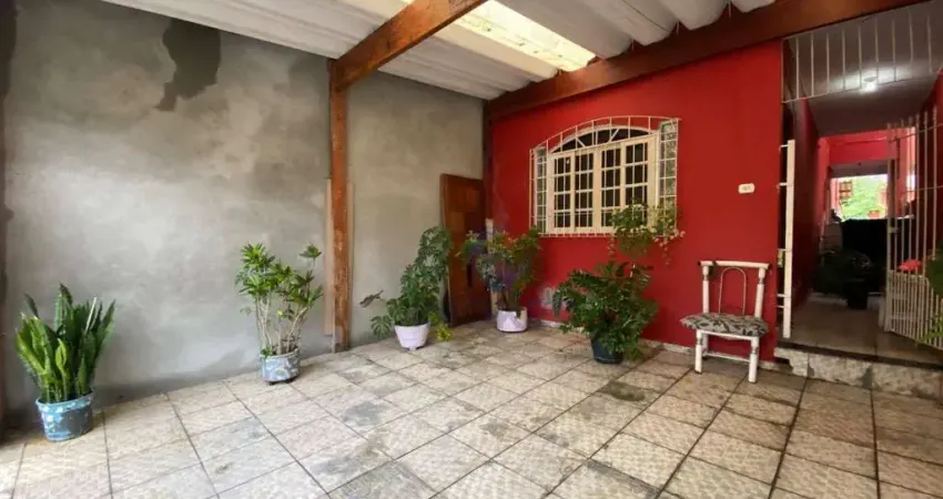 Sobrado em poá/sp; 3 dormitórios (1 suíte); 2 banheiros; 2 vagas cobertas; quintal.