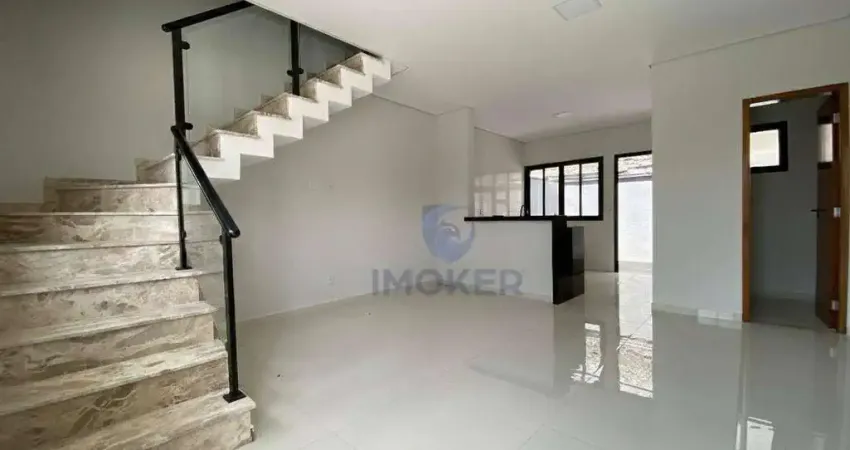 Sobrado no Jardim Universo, Mogi das Cruzes/SP; 2 suítes (1 com sacada); sala integrada a cozinha; quintal; 2 vagas.