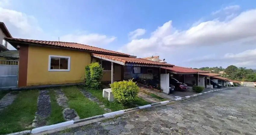 Casa térrea no condomínio Parque das Colinas; bairro Vila Áurea, Poá/SP; 2 quartos; 2 vagas.