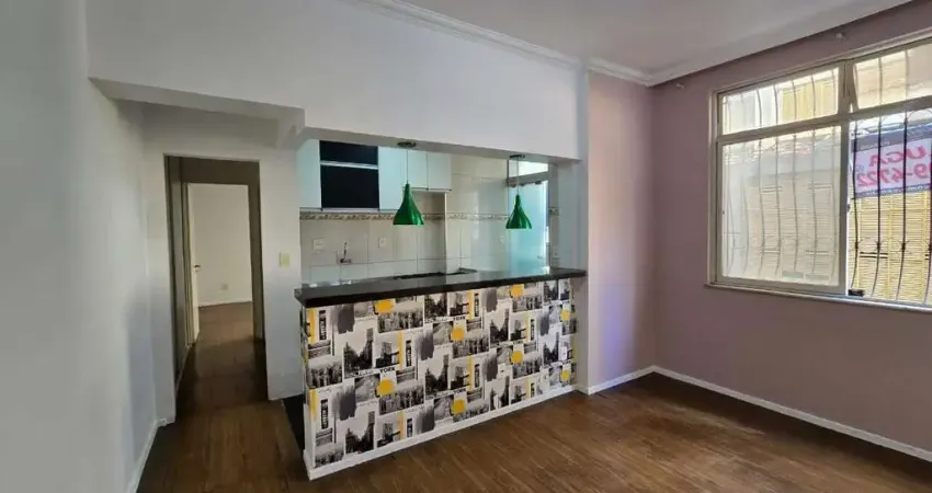 Ótimo apto de 1 qto, banho social, sala, cozi nha americana e área