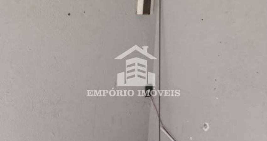 Aluga-se Salão Comercial com banheiro 3,00 x 5,5 mts na C. Tiradentes