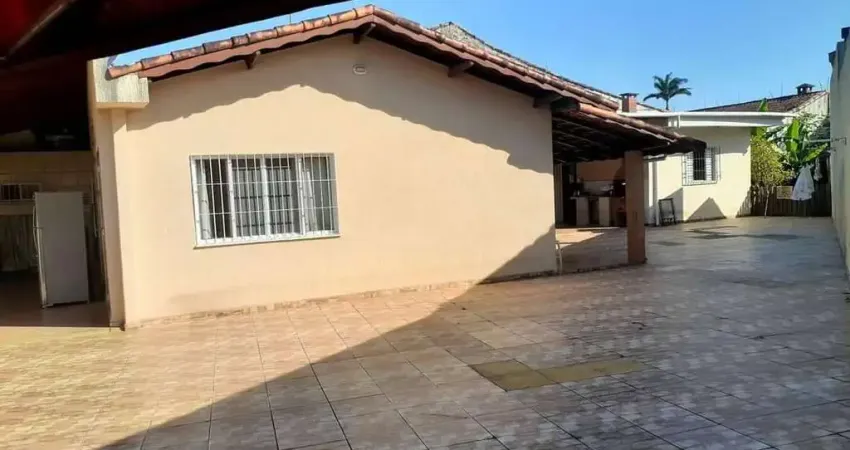 Casa térrea em mongaguá com 2 dormitórios, suíte e ampla área externa