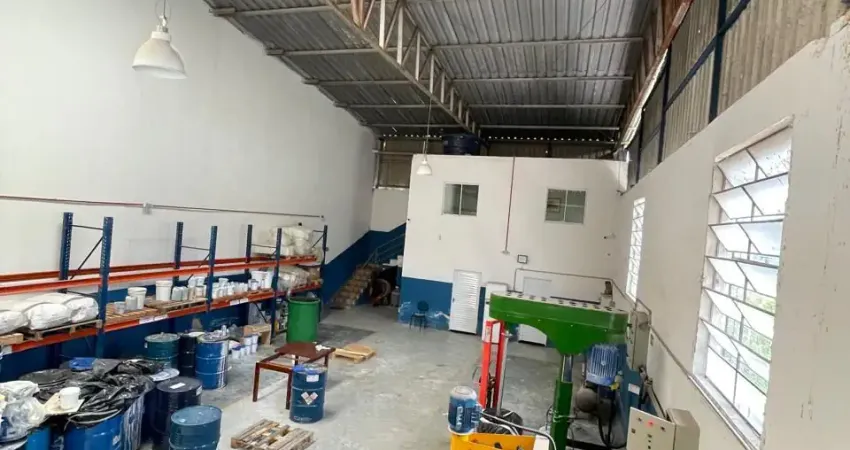 Barracão / Galpão / Depósito com 3 salas à venda na Rua Ondina, 18, Jardim Rosana, Ferraz de Vasconcelos