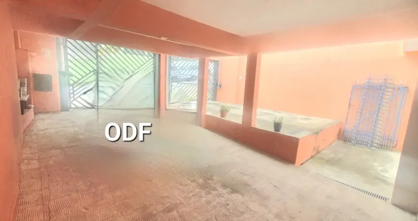 Otima casa terrea, quintal, 3 vagasde, sendo 1 para carro grande, coberta.