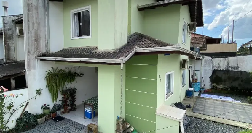 Casa com 2 quartos à venda na Rua Pinheiro Preto, Petrópolis, Joinville