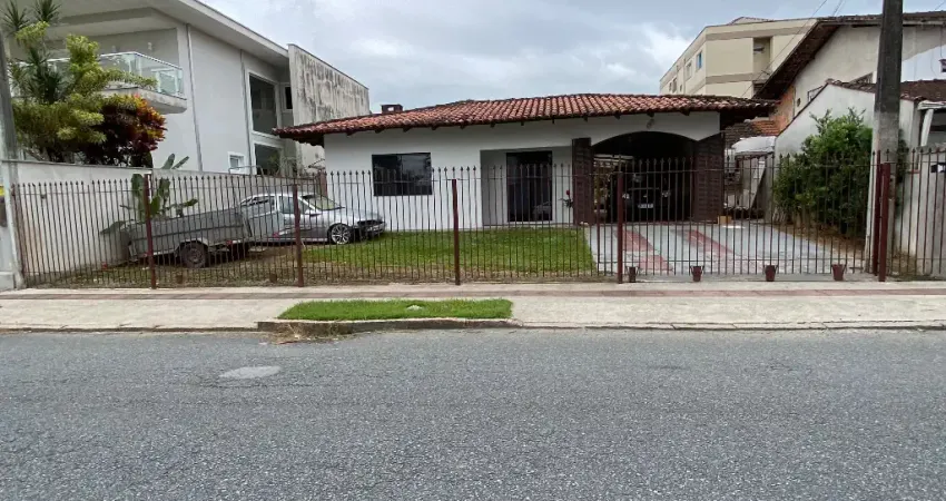 Casa com 3 quartos à venda na Rua Arnaldo Moreira Douat, Floresta, Joinville